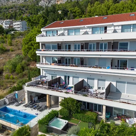 Jolara With Heated Pool شقة
